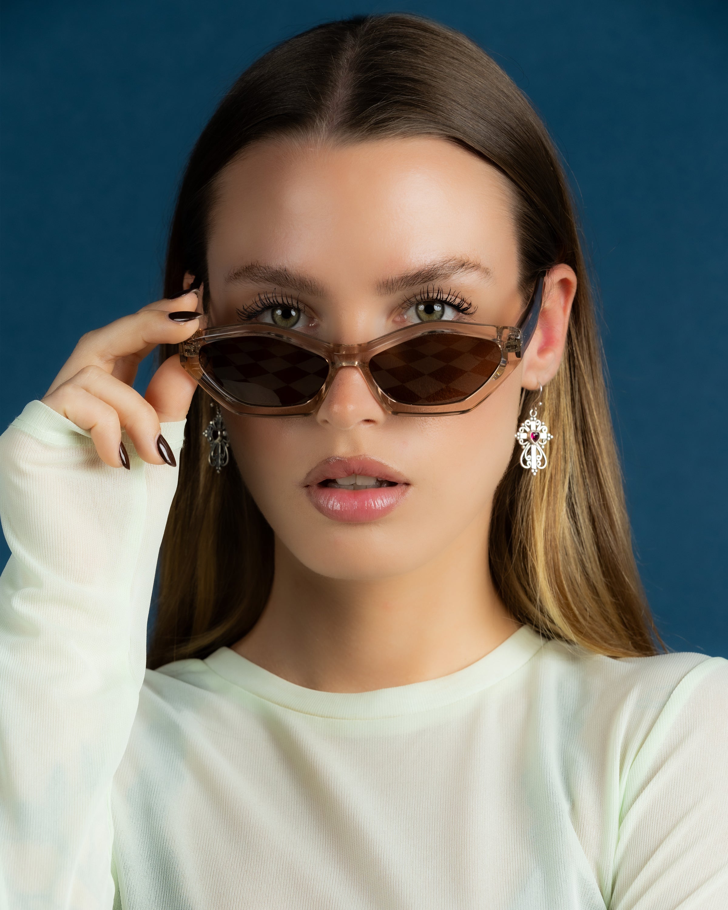 Franky sunglasses, champagne crystal Cat-eye brown lens, worn by a model 