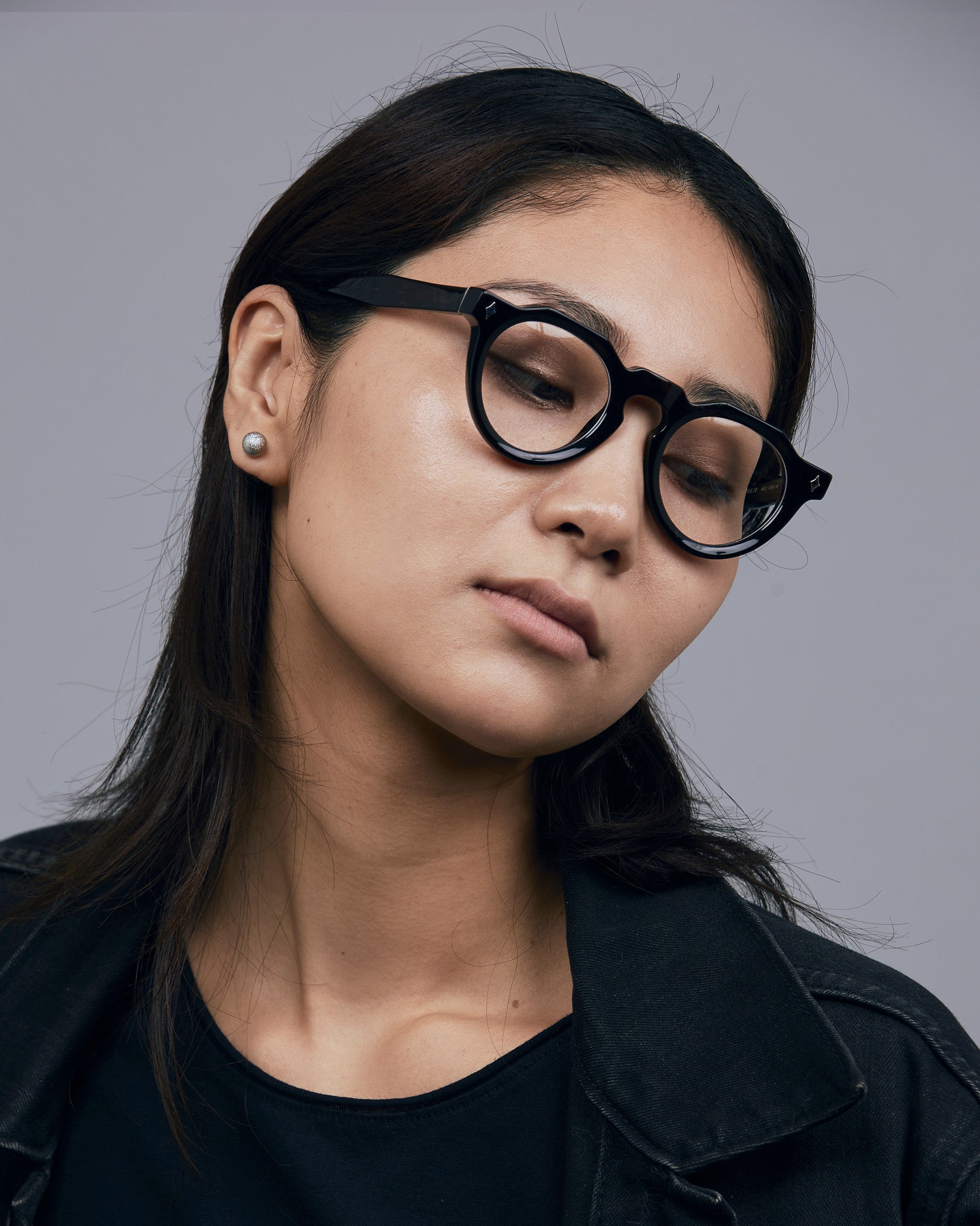 Brutal 2.0 Optical by Tribu Eyewear — Black round optical frame, female model studio lighting. 