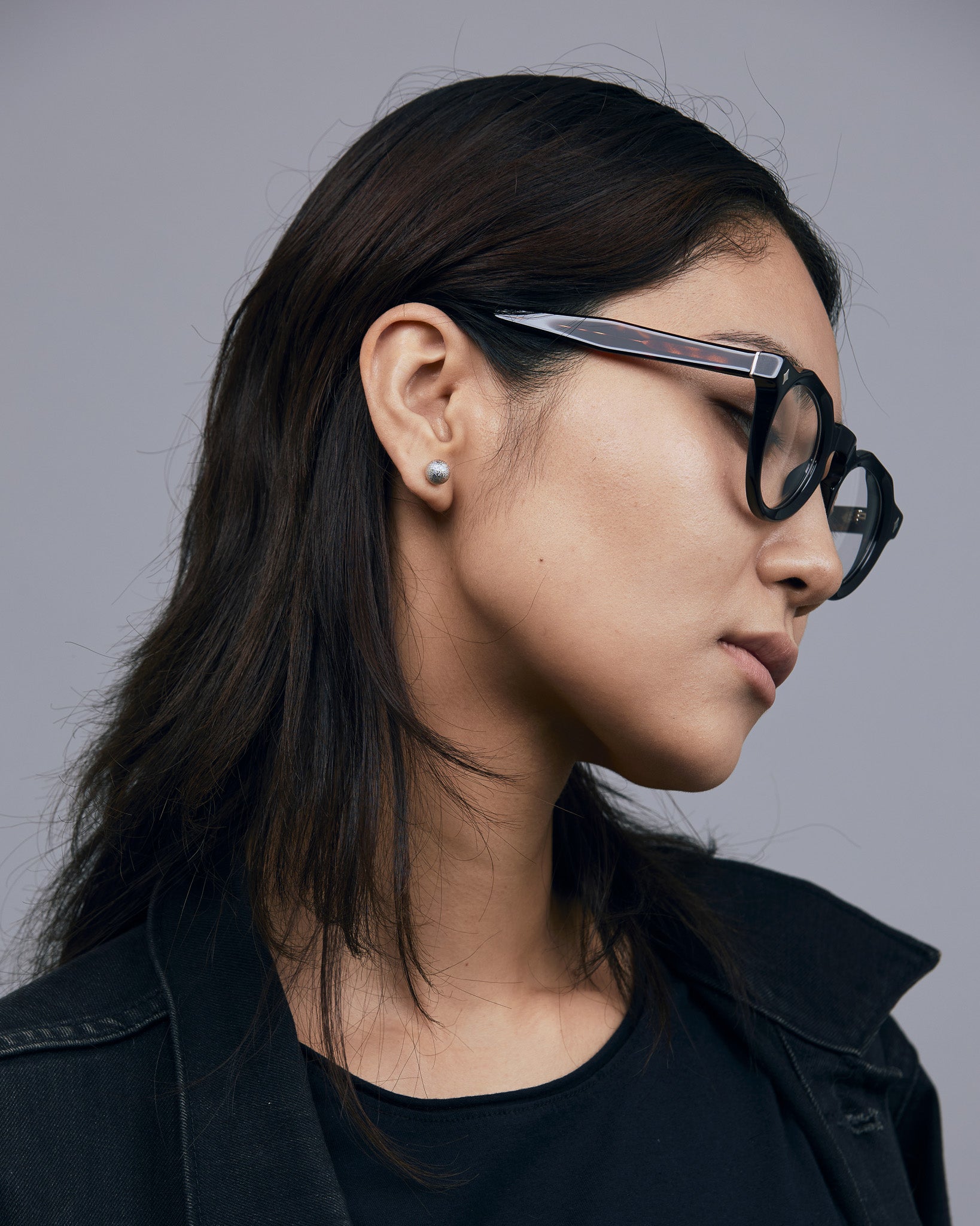Brutal 2.0 Optical by Tribu Eyewear — Tortoiseshell round optical frame, female model side view studio lighting. 