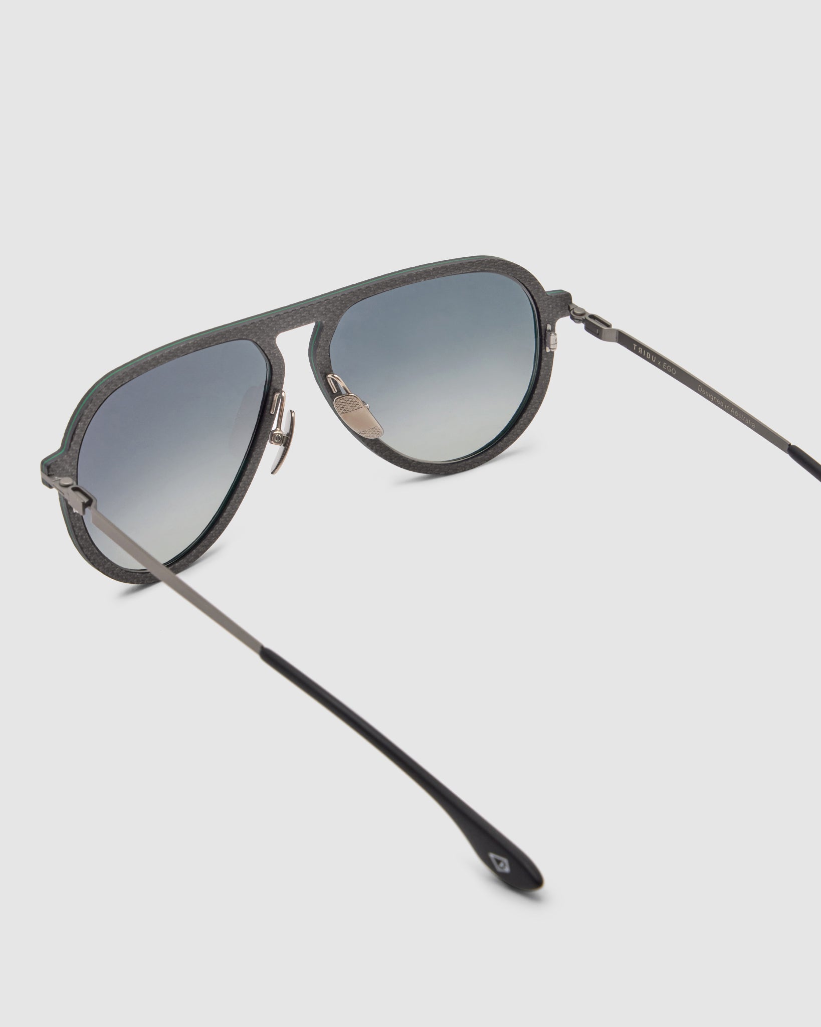 TRIBU Carbon 1.0 gun carbon fibre aviator sunglasses – detailed view