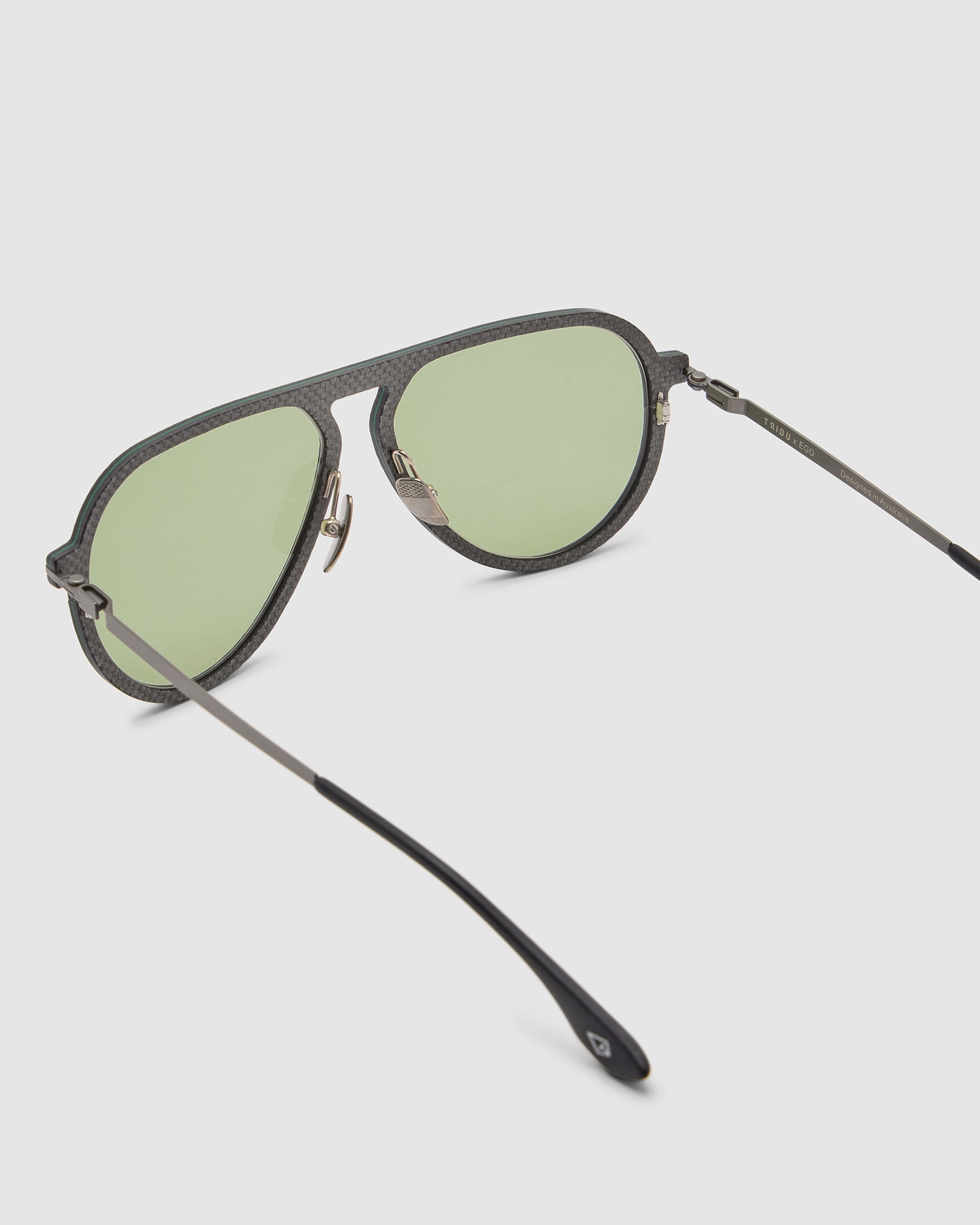 TRIBU Carbon 1.0 Gun carbon fibre sunglasses with sage green lenses, detailed view.