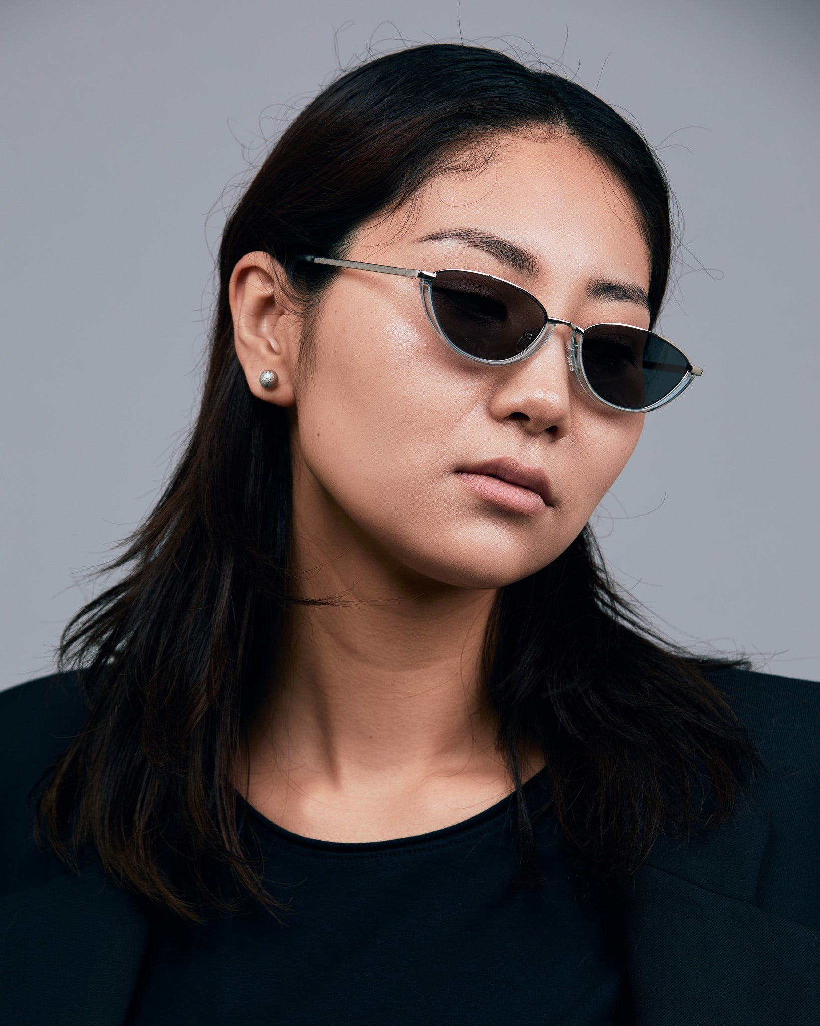 Model wearing TRIBU Nardi baby blue and silver cat-eye sunglasses.