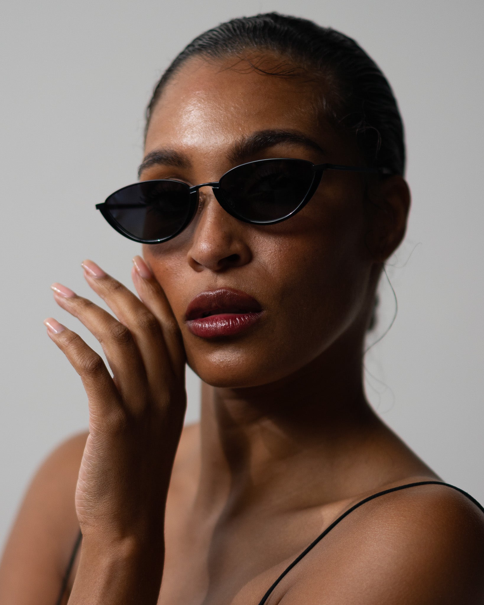 Model wearing TRIBU Nardi Black cat-eye sunglasses  
