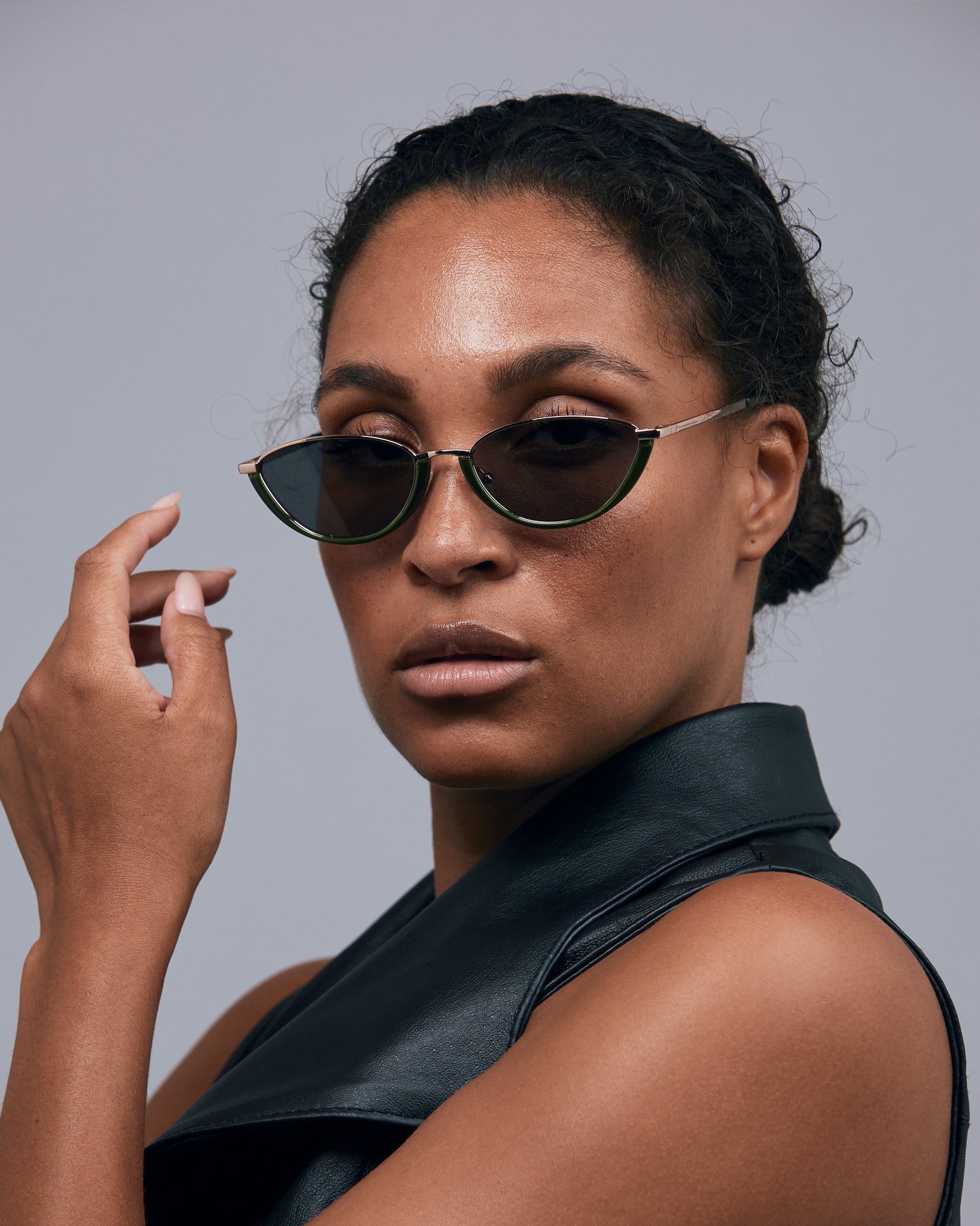 Model wearing TRIBU Nardi green and rose gold cat-eye sunglasses.