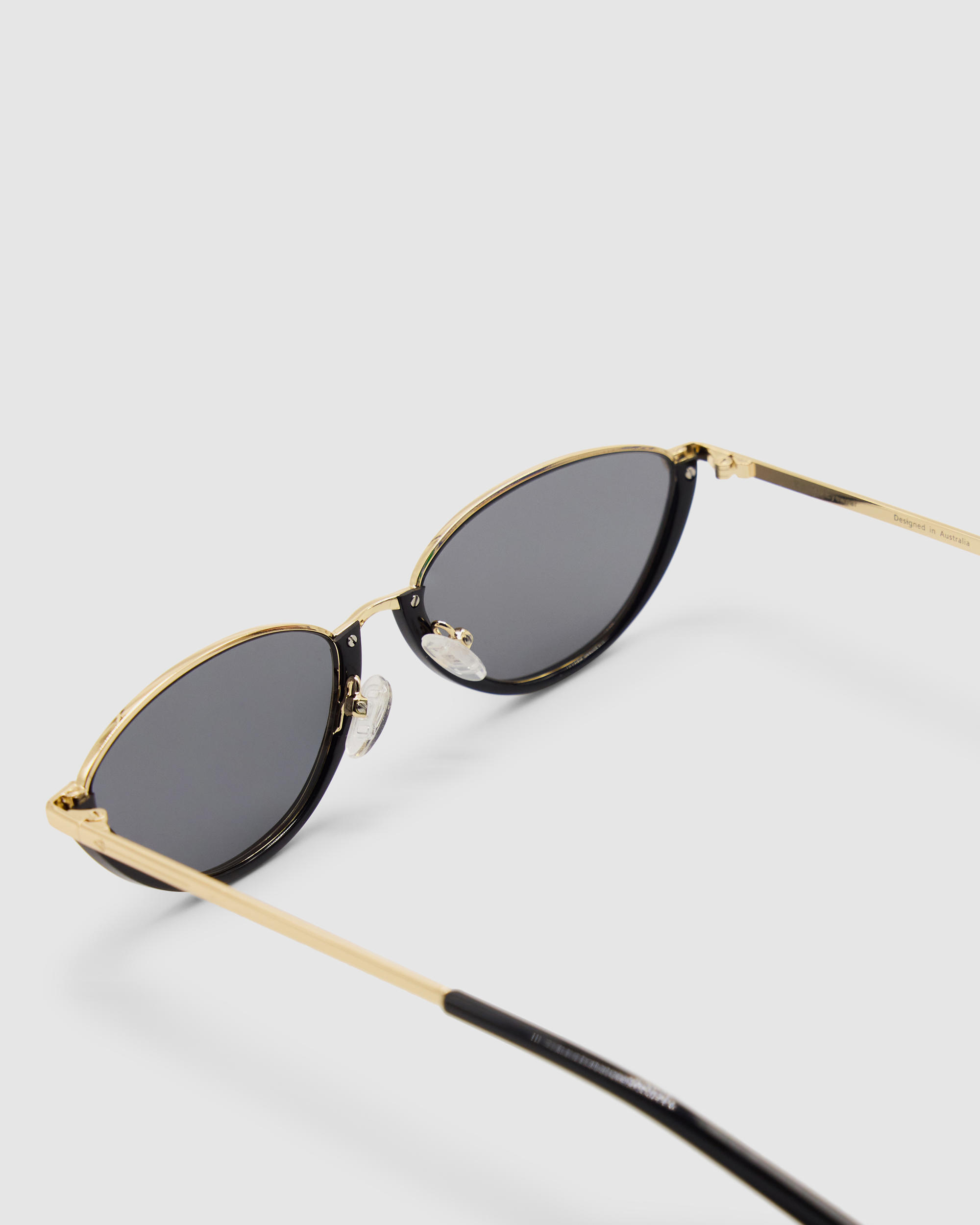 TRIBU Nardi black and gold cat-eye sunglasses – detailed view
