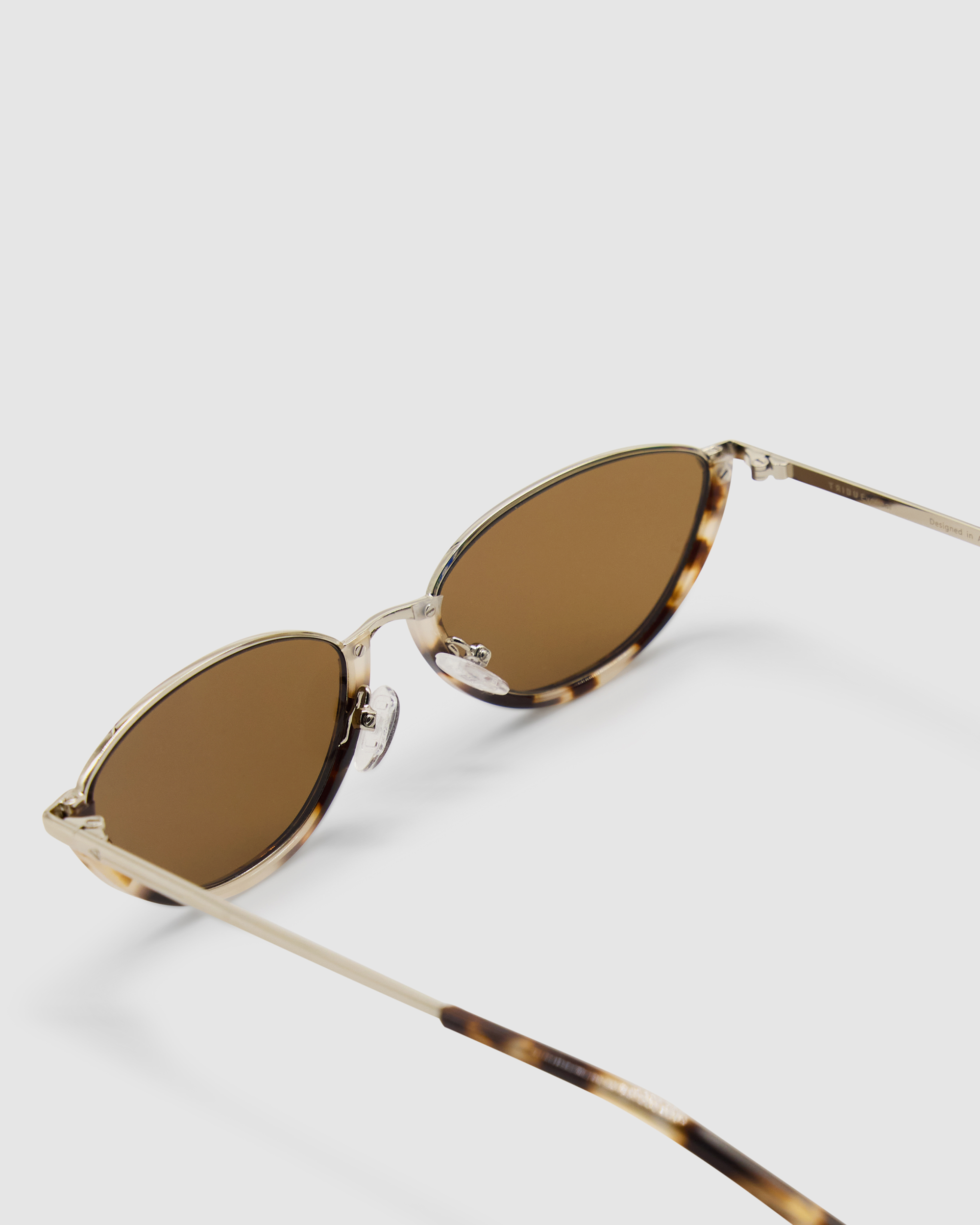 TRIBU Nardi tort and silver cat-eye sunglasses – detailed view
